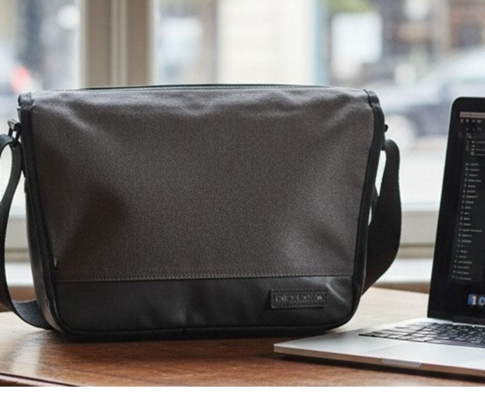 Oglio Laptop Computer Messenger Bag Gray 16 x 11